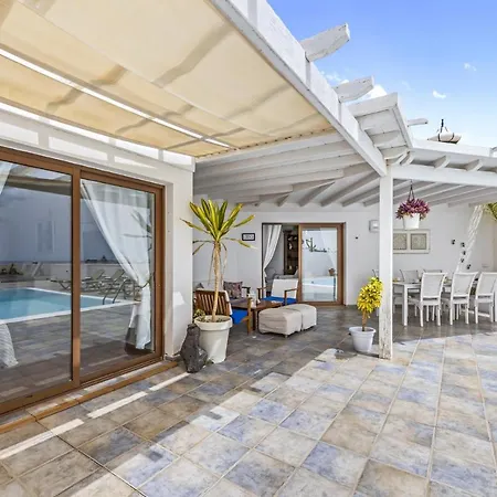 Flora - Vipvipvillas Vila *