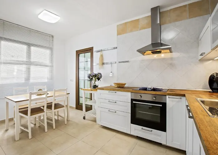 Flora - Vipvipvillas