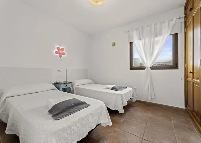 Flora - Vipvipvillas *