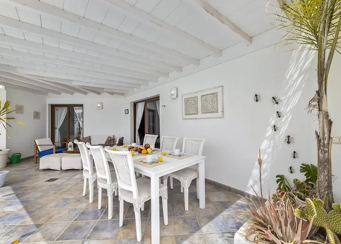 Flora - Vipvipvillas Villa *