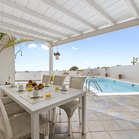 Flora - Vipvipvillas Villa