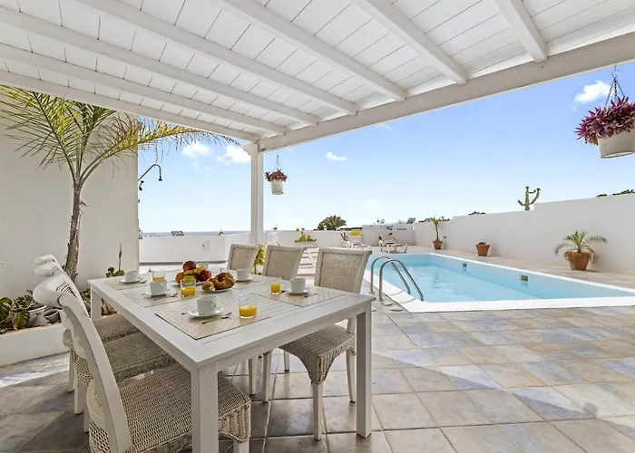 Flora - Vipvipvillas Villa