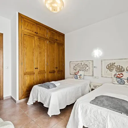 Flora - Vipvipvillas 빌라 플라야블랑카