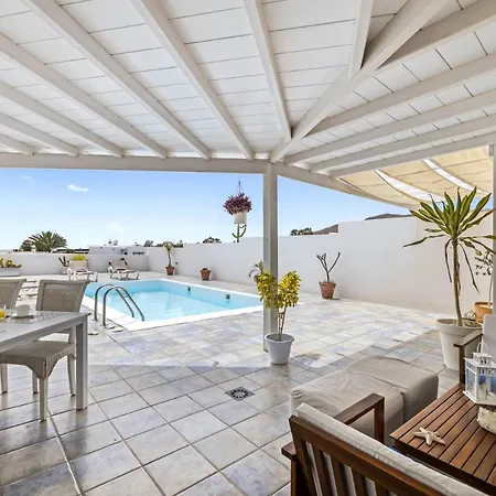Flora - Vipvipvillas * פלאיה בלנקה